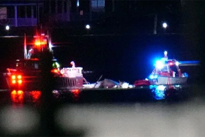 ABD’de uçak faciası! Askeri helikopterle çarpıştı: 18 ölü