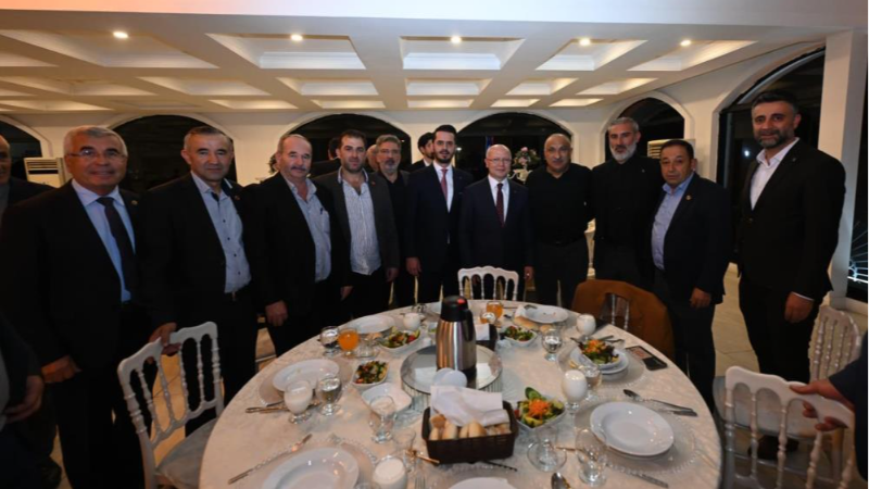 AK Parti teşkilatı muhtarların sorunlarını dinledi