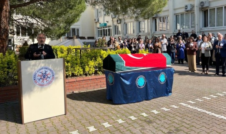 Akademisyen Doğan Yavaş, fakültesi önünden dualarla uğurlandı
