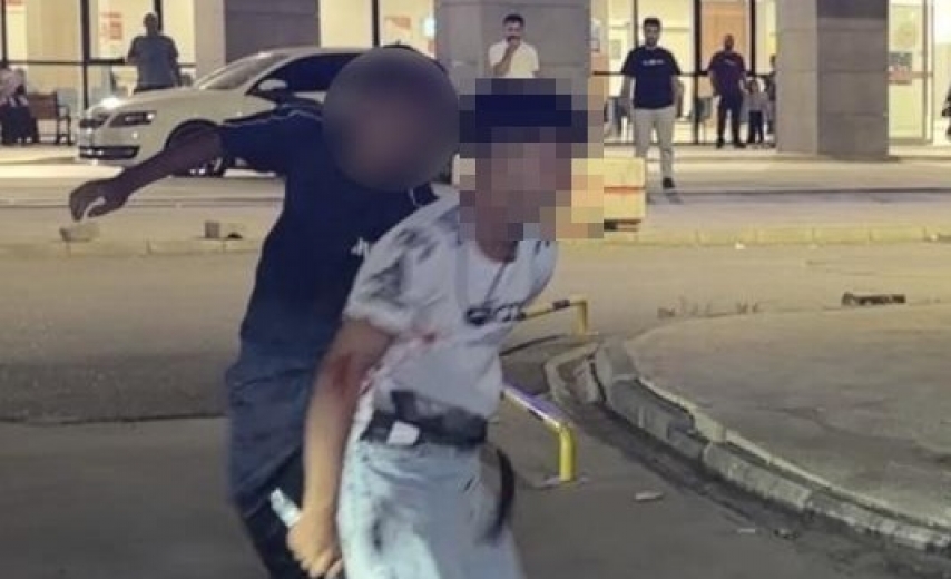 Akılalmaz görüntüler; Hastanede bıçaklı saldırı...