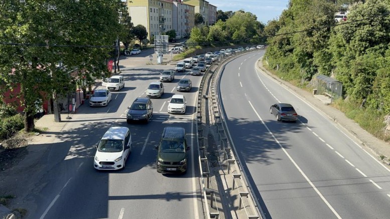  Alaplı'da kilometrelerce araç kuyruğu