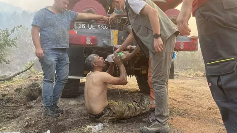 Alevlerin arasından kurtarılan orman işçisinin görüntüsü ortaya çıktı!
