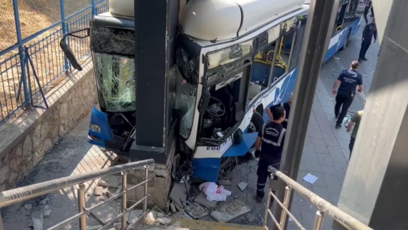 Ankara'da korkunç kaza; Çok sayıda yolcu yaralı...