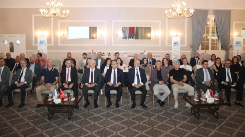 ARSİYAD'da Erdinç Acar güven tazeledi