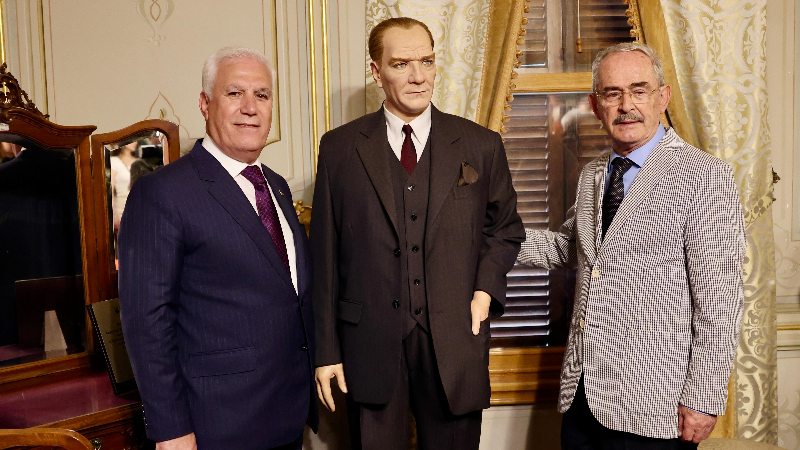 ‘Atatürk Heykeli’ Hünkâr Köşkü’nde...