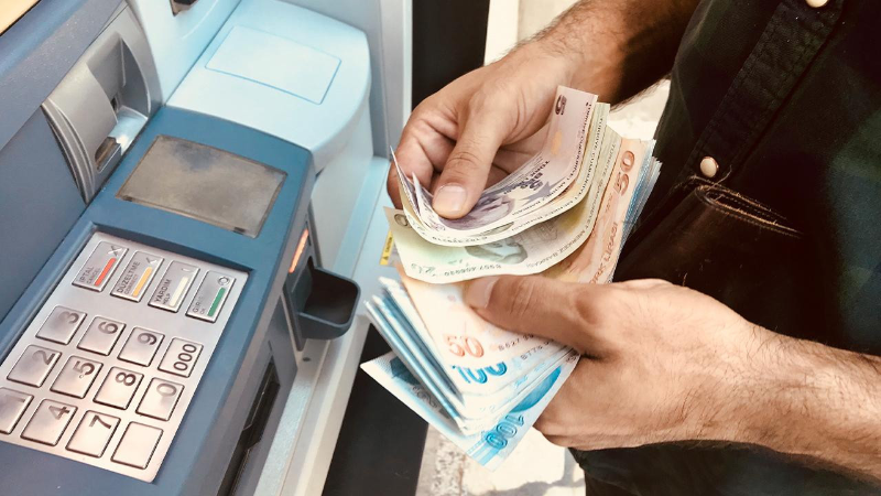 ATM krizi çözüldü; Emeklilerin gönlü rahat etti