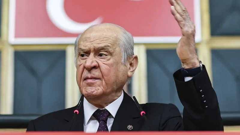 Bahçeli'den 15 Temmuz paylaşımı: İhanete karşı milletin kıyamı