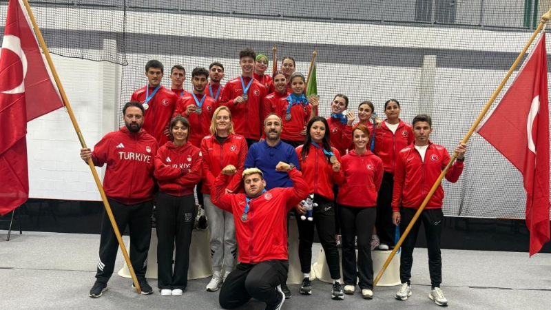 Bakan Bak'tan özel sporcular için tebrik mesajı