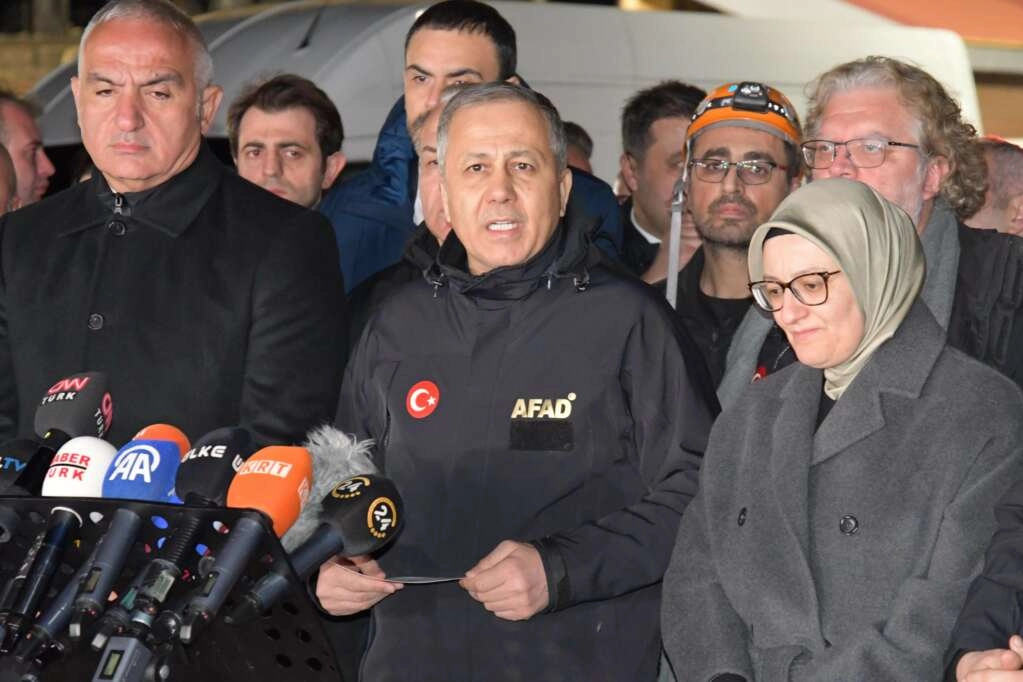 Bakan Yerlikaya: Konya’da arama kurtarma çalışmalarımız devam etmektedir