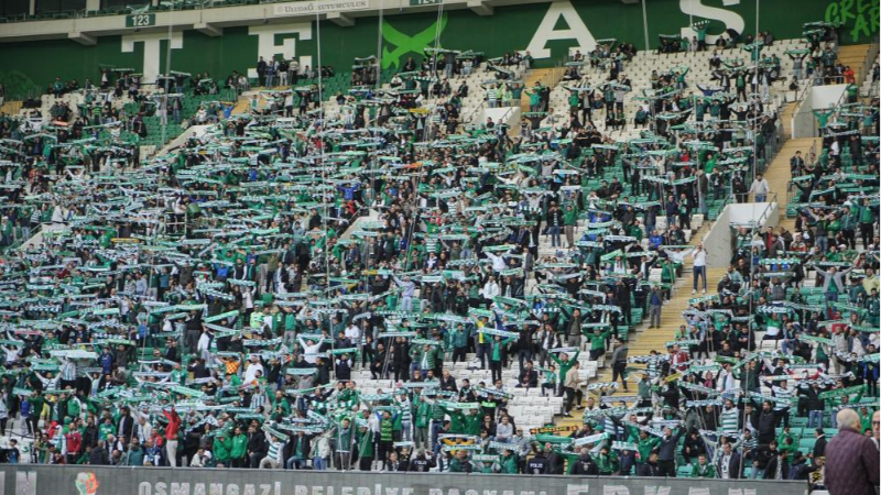 Balıkesir'de şov var şov; Bursaspor taraftarı yine yaptı yapacağını...