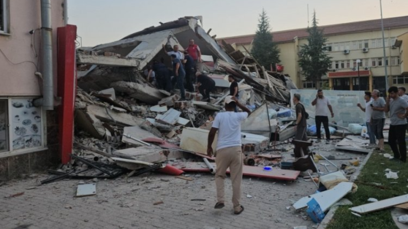 Balıkesir'deki depremden acı haber!