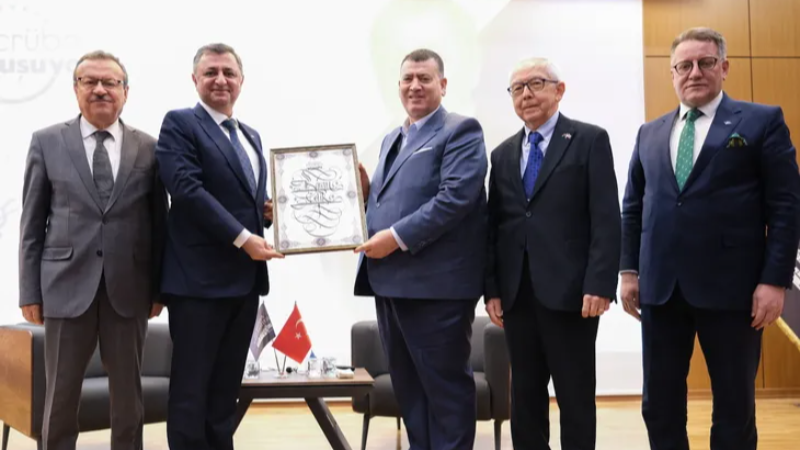 Baran Çelik, Mudanya Üniversitesi'nde gençlerle buluştu