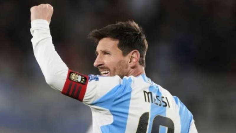 Barcelona, Messi'nin heykelini dikecek