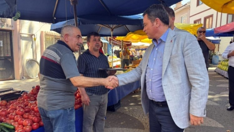 Başkan Aydın pazara indi, sorunları dinledi