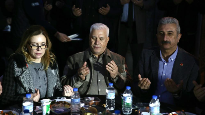 Başkan Bozbey Atıcılar'da 1500 kişiyle aynı sofrayı paylaştı