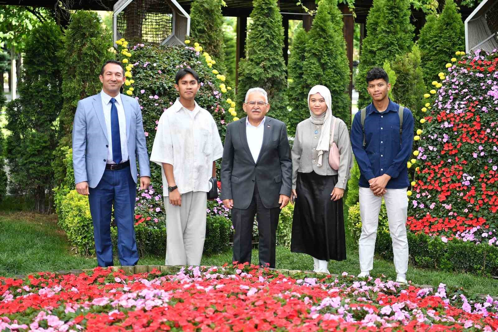 Başkan Büyükkılıç, Kayseri’yi tanıtan Endonezyalı öğrencileri ağırladı