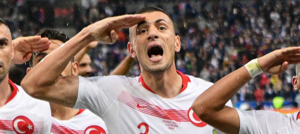 Başkan Çelik açıkladı; Milli futbolcudan büyük jest