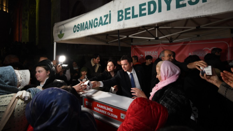 Başkan Erkan Aydın'dan Bursalılara kandil simidi ikramı
