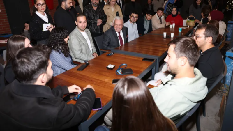 Başkan Özdemir’den üniversitelilere vize morali