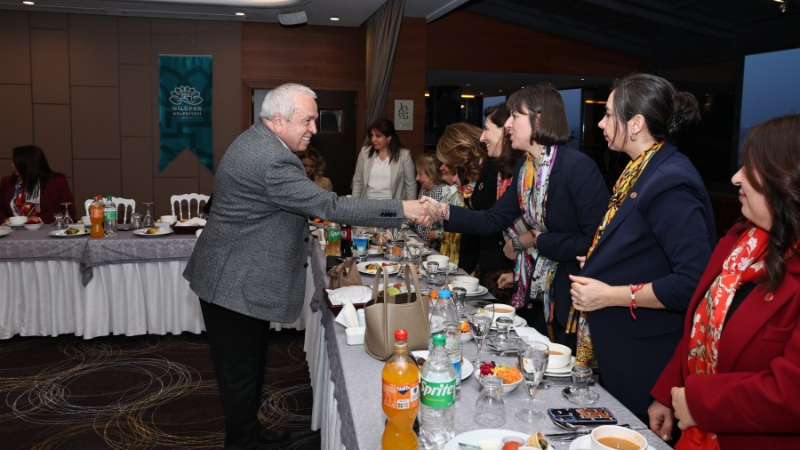 Başkan Şadi Özdemir kadınlarla iftarda buluştu!