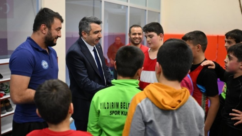 Başkan Yılmaz Bursa'da geleceğin şampiyonlarıyla buluştu