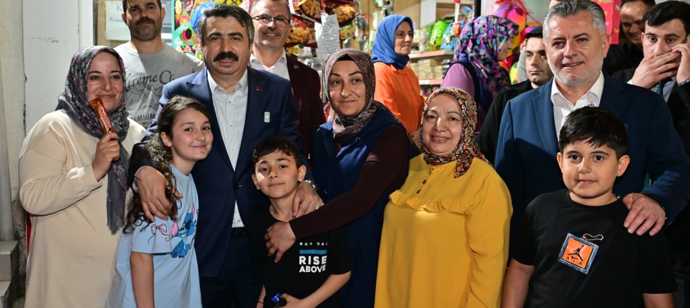 Başkan Yılmaz, mahalle mahalle geziyor, talep ve önerileri dinliyor