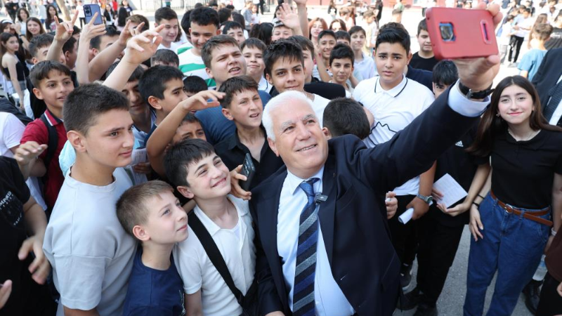 Başkan'dan önce tebrik sonra öğüt...