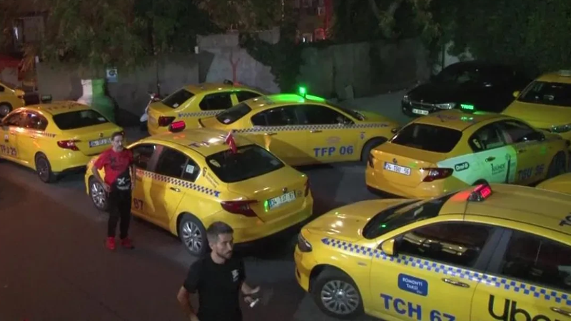 Beyoğlu'nda taksici cinayeti; Meslektaşları eylem yaptı