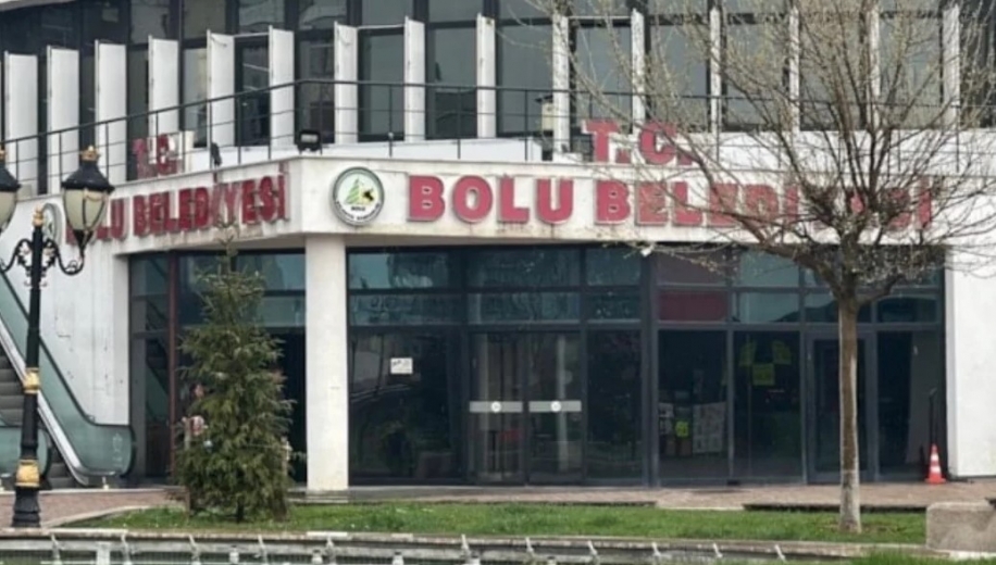 Bolu Belediyesi'nde jandarma ekipleri arama yaptı