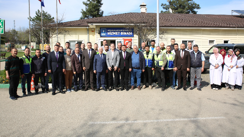 Bozbey, sahadaki ekipleri unutmadı