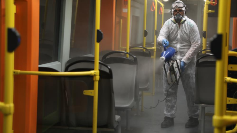 Bu adam Bursa metrosunda ne yapıyor?