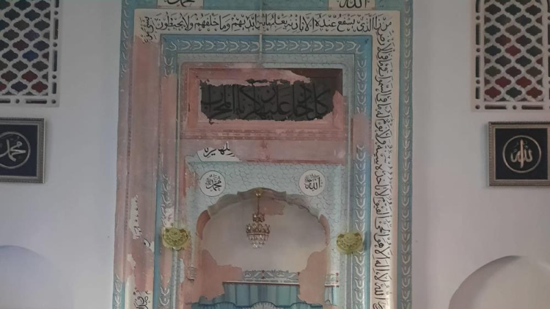 Bu görüntü Bursa'ya yakışmıyor; Bezzaz Cami dökülüyor