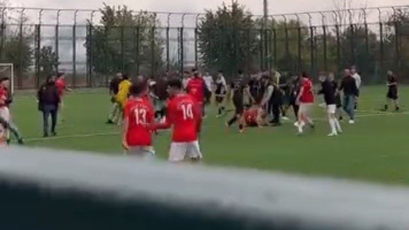 Bu görüntüler Bursa'da genç takım maçından!
