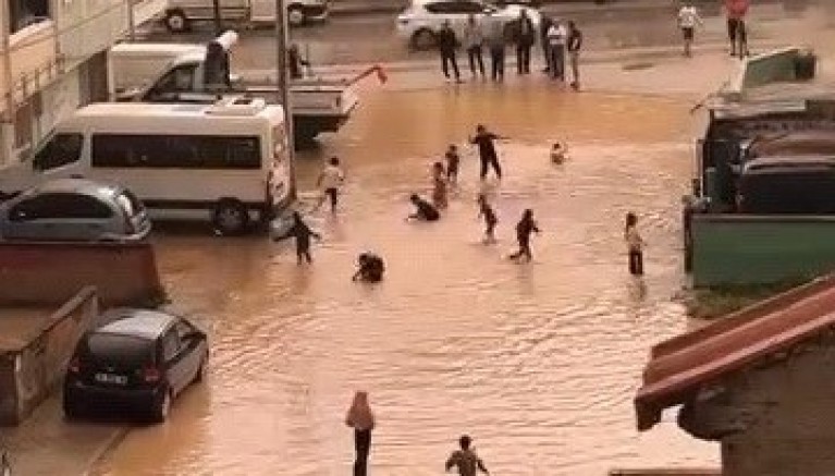Burası Bursa İnegöl; Dolu ve sağanak bu hale getirdi