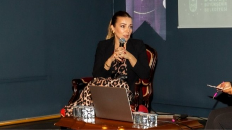 Burcu Kara; Bursa bir şarkı olsa, Zeki Müren'in sesi olurdu