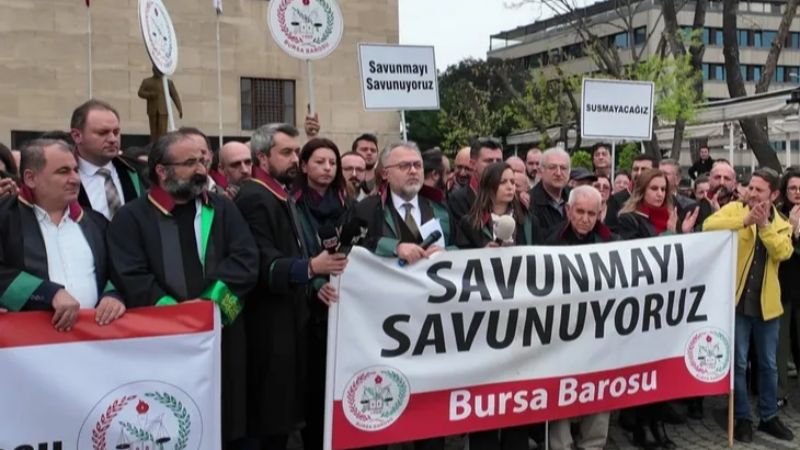 Bursa Barosu gözaltına alınan 2 avukat için tepkisini gösterdi