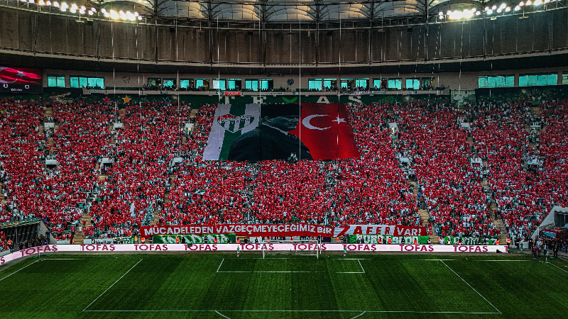 Bursa bugün kırmızı beyaz...