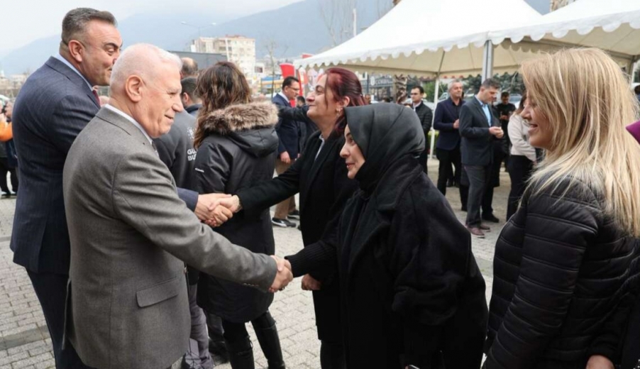 Bursa Büyükşehir ailesi bayramlaştı; Başkan Bozbey tek tek kutladı