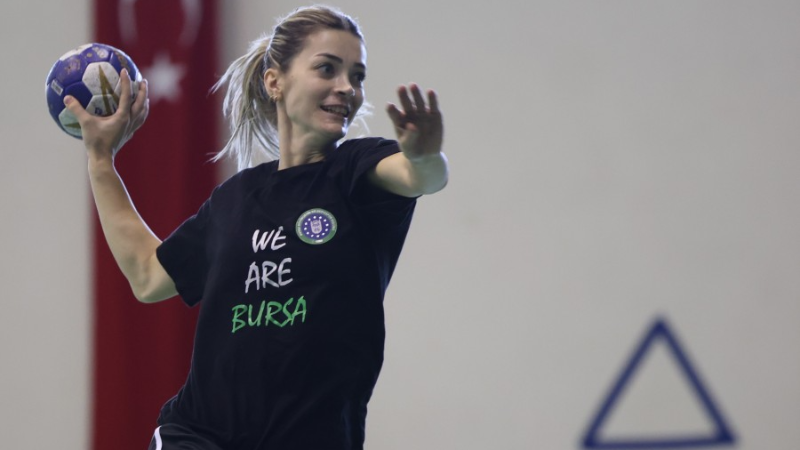 Bursa Büyükşehir Belediyespor 3 kulvarda başarı istiyor