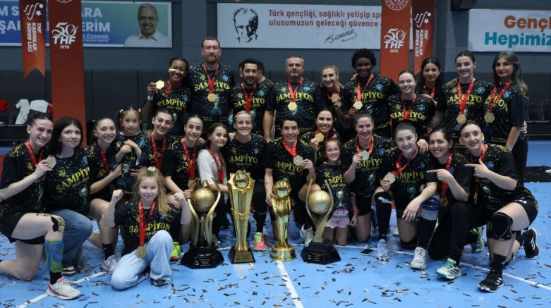 Bursa Büyükşehir Belediyespor başarıdan başarıya koşuyor; 3.kupa geldi...
