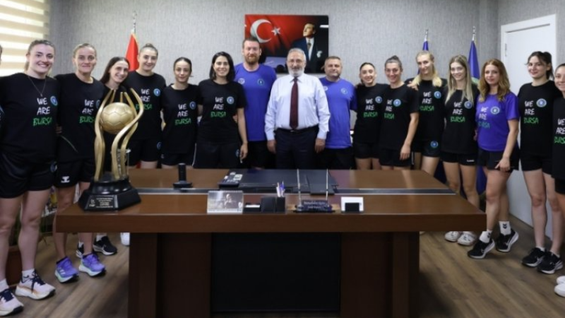 Bursa Büyükşehir Belediyespor'da imza şov!
