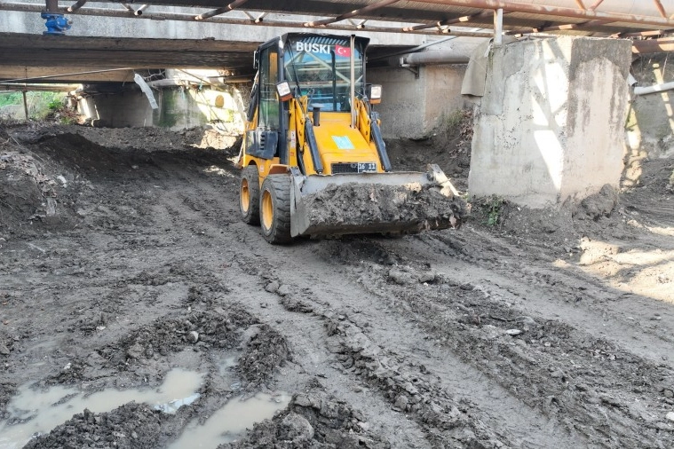 Bursa Büyükşehir iş başında; Dereler temizleniyor