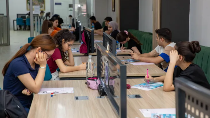 Bursa Büyükşehir üniversite adaylarının yanında