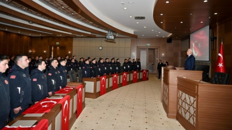 Bursa Büyükşehir'de memurların yemin heyecanı; Bozbey sevinçlerine ortak oldu