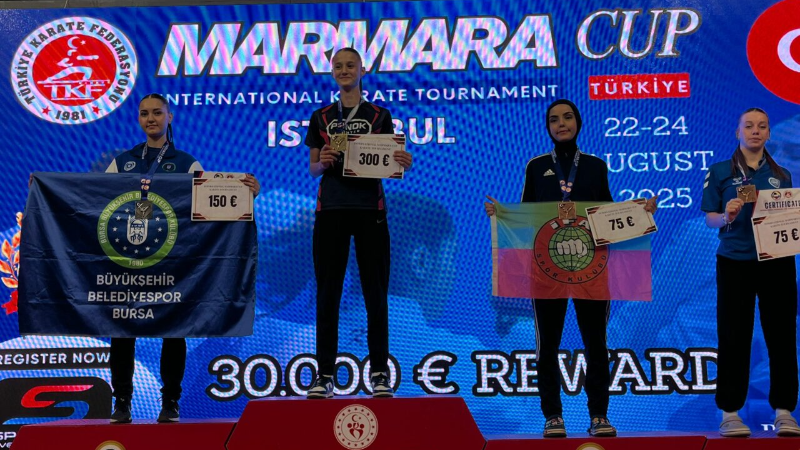Bursa Büyükşehirli karateciler madalyaları topladı