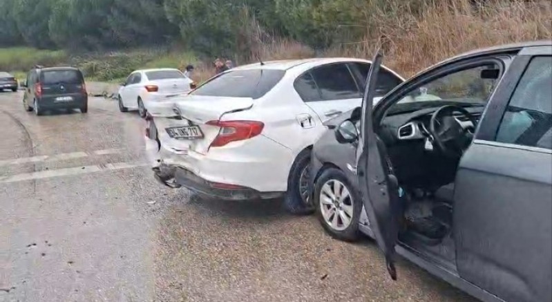 Bursa’da 4 araç birbirine girdi!