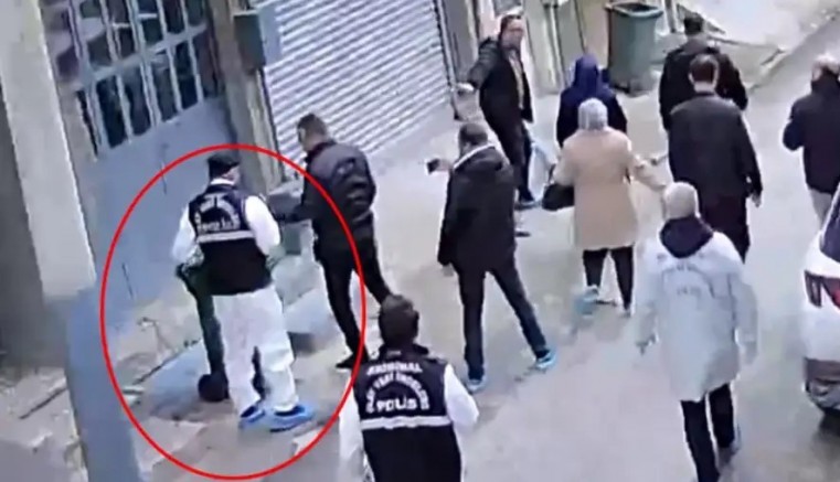 Bursa'da 40 yılık eşini satırla 15 parçaya bölüp çöp kutularına böyle atmış!