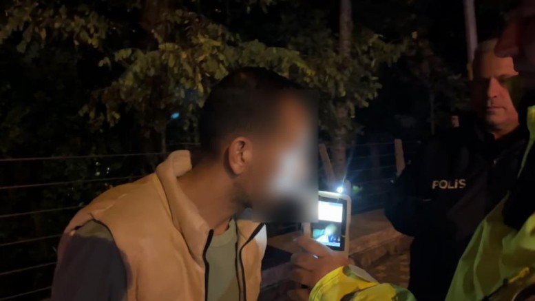 Bursa’da alkollü sürücü basın mensubuna çattı!