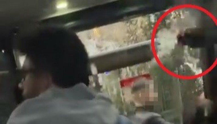 Bursa’da alkollü yolcu kabusu; Şişeyi fırlattı...