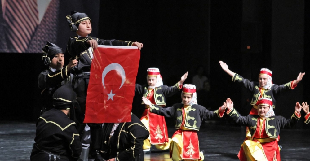 Bursa'da ayakta alkışlanan gösteri!